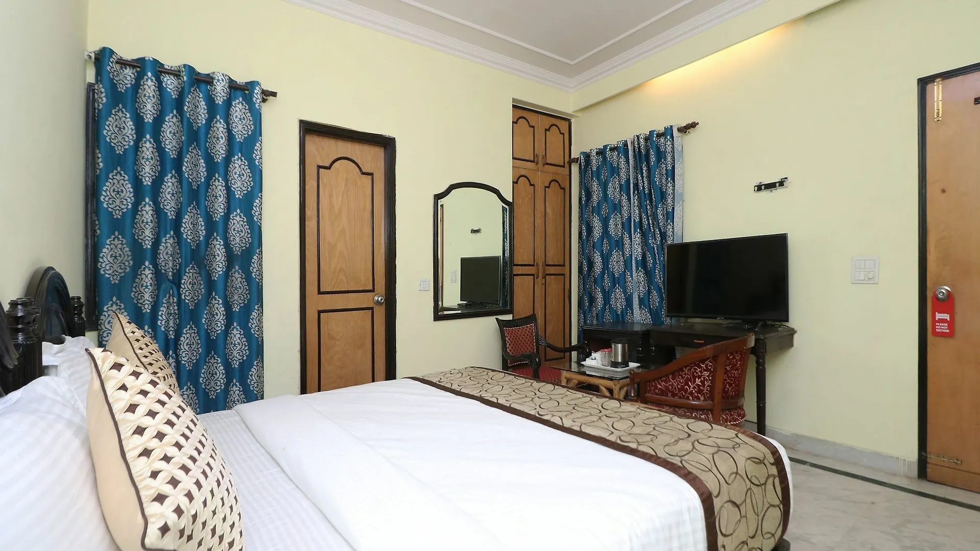 ***  Oyo 12311 Hotel Annus Holidays Gurgaon India
