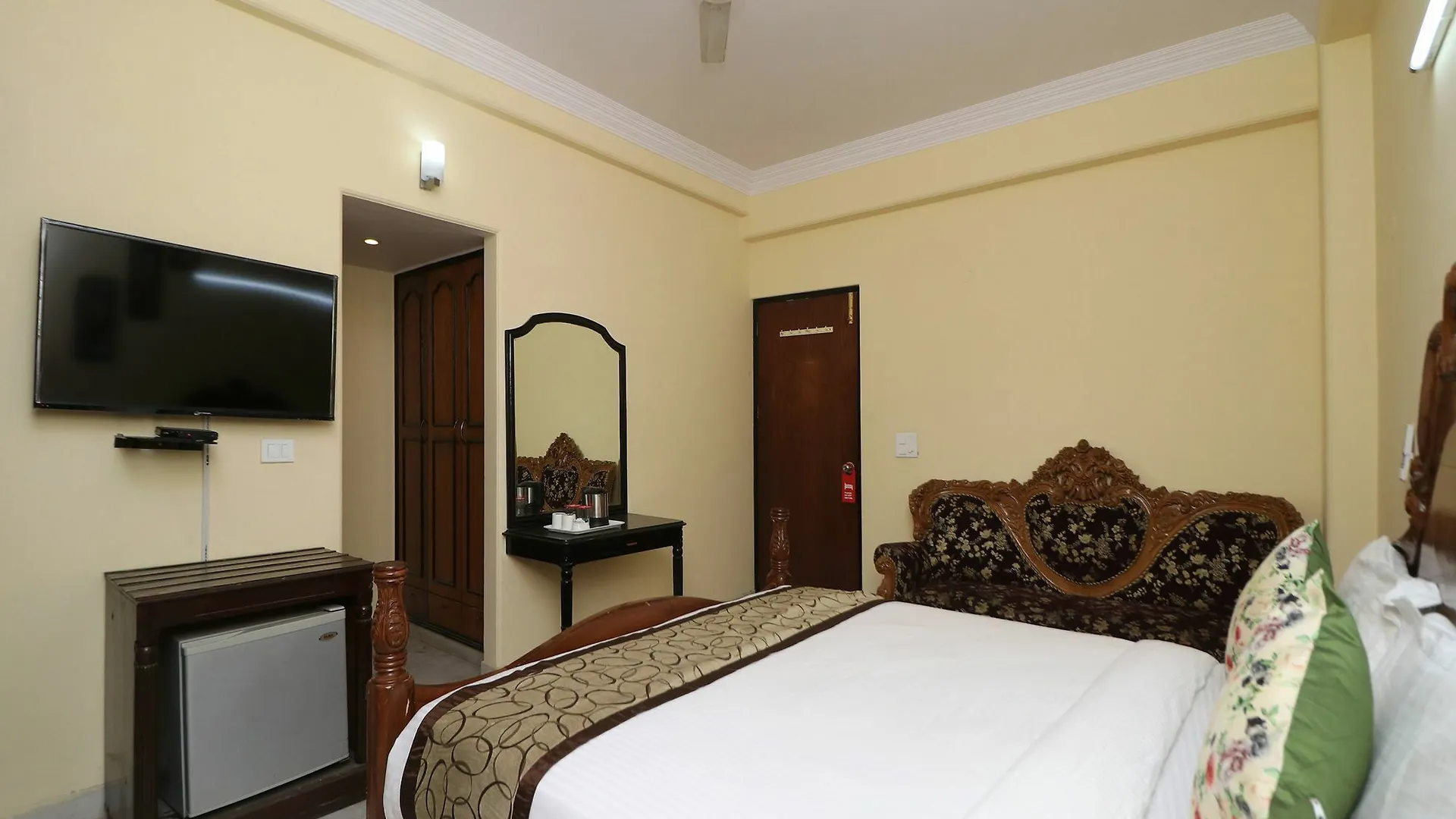 Oyo 12311 Hotel Annus Holidays Gurgaon