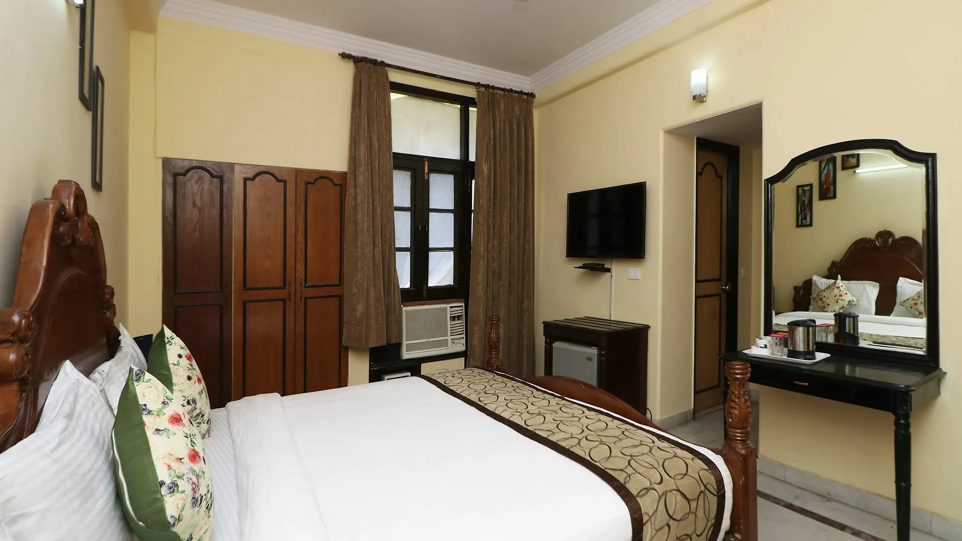 Oyo 12311 Hotel Annus Holidays Gurgaon